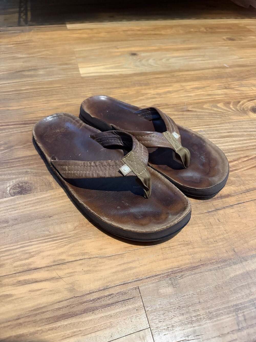OluKai Pua Leather Flip Flop Men's Size 10 Brown Sandals